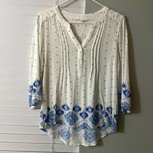 Cute blue and white shirt from stitch fix. Size small
